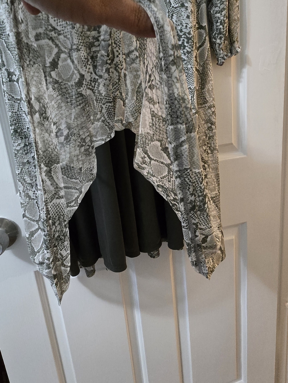 Allison Brittney Snake Print Dress L NWT V-Neck Long Sleeve Stretch Fit & Flare - Picture 5 of 10